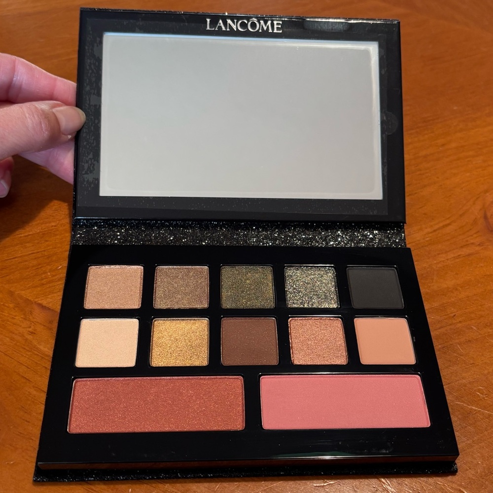 Lancome Eyeshadow and Blush Makeup Palette Glow - Picture 5 of 16